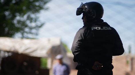 Un brutal femicidio sacudió a Los Polvorines, donde un jubilado de 73 años asesinó a su esposa. Fue la hija del matrimonio quien halló al hombre ensangrentado al lado del cuerpo. Imagen ilustrativa