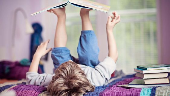 Nuestro país tiene una extensa tradición de literatura infantil, con referentes de la talla de María Elena Walsh, Elsa Bornemann y Javier Villafañe.