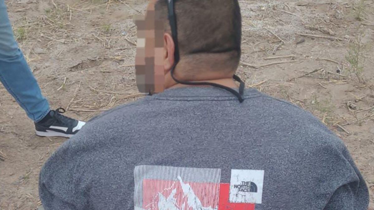 La interceptó en un bar de la Arístides, la forzó a subir a su auto y la mantuvo cautiva en una casa