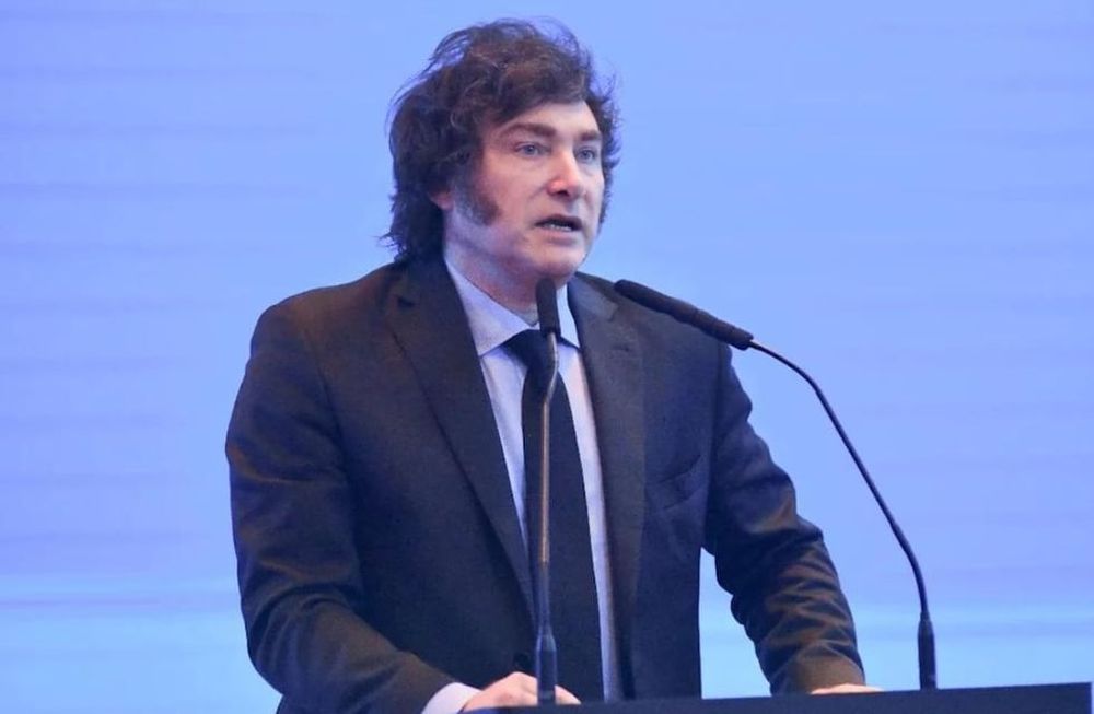 El Presidente partió a Estados Unidos para participar de una conferencia en Los Ángeles.