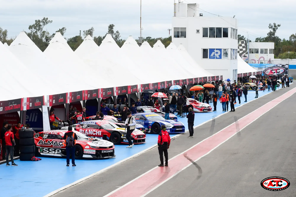 En el autódromo Juan Manuel Fangio de Rosario se corre la tercera fecha del play-off de la Copa de Oro.&nbsp; &nbsp;