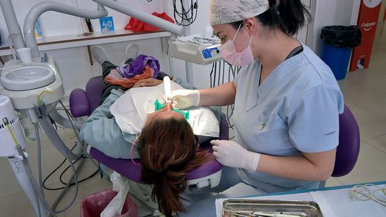 El cobro de los 6.000 pesos hizo caer la cantidad de pacientes en consultorios. Hospitales públicos no sintieron el impacto. | Foto: Orlando Pelichotti / Los Andes