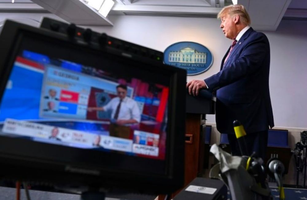 Las grandes cadenas cortaron el discurso del presidente Donald Trump sobre denuncia de fraude electoral debido a que lo consideraron desinformación.