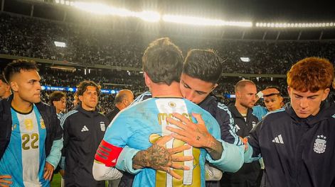 Enzo Fernández dejó un emotivo mensaje para Lionel Messi y Nicolás Otamendi tras la despedida de ambos de la Selección argentina.