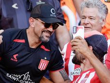 Juan Sebastián Verón en la popular de Estudiantes de La Plata