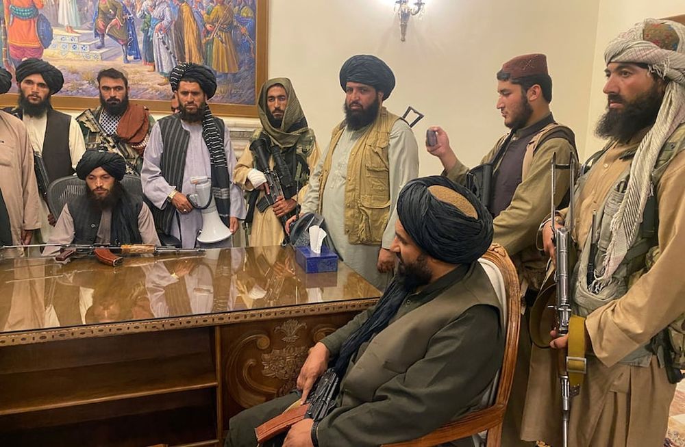 Los talibanes tomaron el control del Palacio presidencial este domingo. (AP/Zabi Karimi)