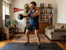 la rutina de ejercicios de 20 minutos que recomiendan los expertos para ganar fuerza sin ir al gimnasio