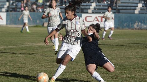 Fútbol femenino: Las Pumas vencieron a Godoy Cruz A en un intenso choque de favoritos