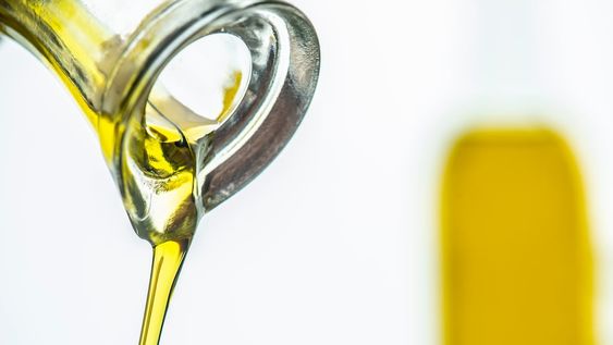 Desde la etiqueta hasta el aroma, pasando por el precio y su frescura, cada detalle cuenta para poder asegurarse de que el aceite sea de alta calidad,