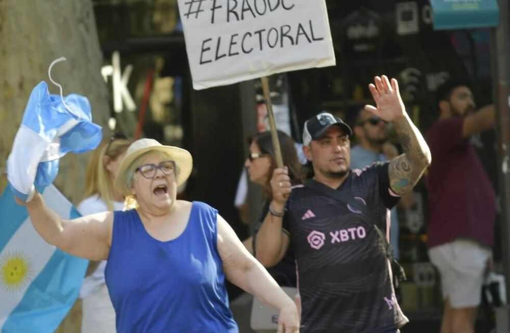 El objetivo de reunirse es para denunciar el supuesto “fraude electoral. Foto: Orlando Pelichotti/Los Andes.