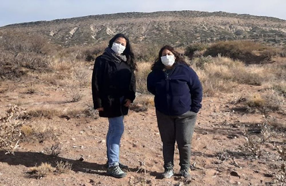 Julia Verdugo y Bristela Alaniz, a punto de realizar una ronda para asistir a gente de sitios alejados de las zonas urbanas. Lo hacen por apenas unos pocos pesos.