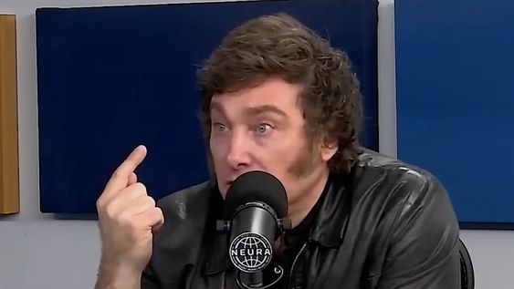 El presidente Javier Milei habló de su gestión, del Pacto de Mayo, de la oposición y hasta de la recuperación de las Islas Malvinas durante una extensa entrevista en Neura con Alejandro Fantino. Foto: Captura de video