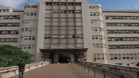 Una mujer en rollers fue embestida por un auto y quedó internada