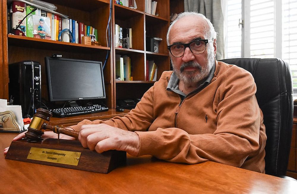 Daniel Eduardo Ostropolsky, reconocido dirigente radical y abogado mendocino. Padecía ELA. Falleció en 2022.