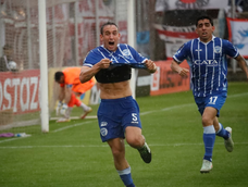 Gastón Gil Romero tuvo un regreso soñado a la titularidad yfue una de las figuras del Tomba y convirtió el gol que le dio al equipo mendocino la victoria ante Morón.
