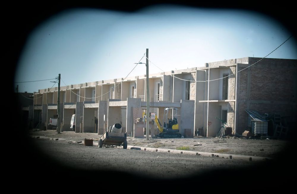 Un accidente se produjo en Urquiza al 700, de Guaymallén, donde un niño ( Erick Mamaní), de 6 años se cayó a un pozo de 50 metros de profundidad.Cuando llegó la policía, se encontró con que adentro del pozo se encontraba también el padre de pequeño. Tras lograr sacarlo se constató que había fallecido.Foto: Orlando Pelichotti