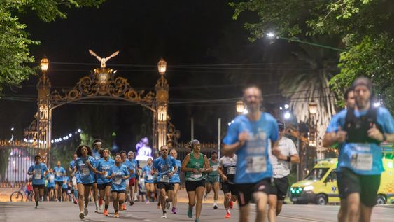 la ciudad vivio una noche inolvidable con 2000 personas en la cuarta edicion de la maraton nocturna