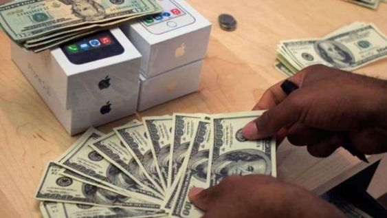 Dólar hoy: el blue volvió a desplomarse y se vende en $167