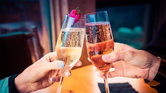 Brindis con responsabilidad: la importancia de cuidarse en las fiestas
