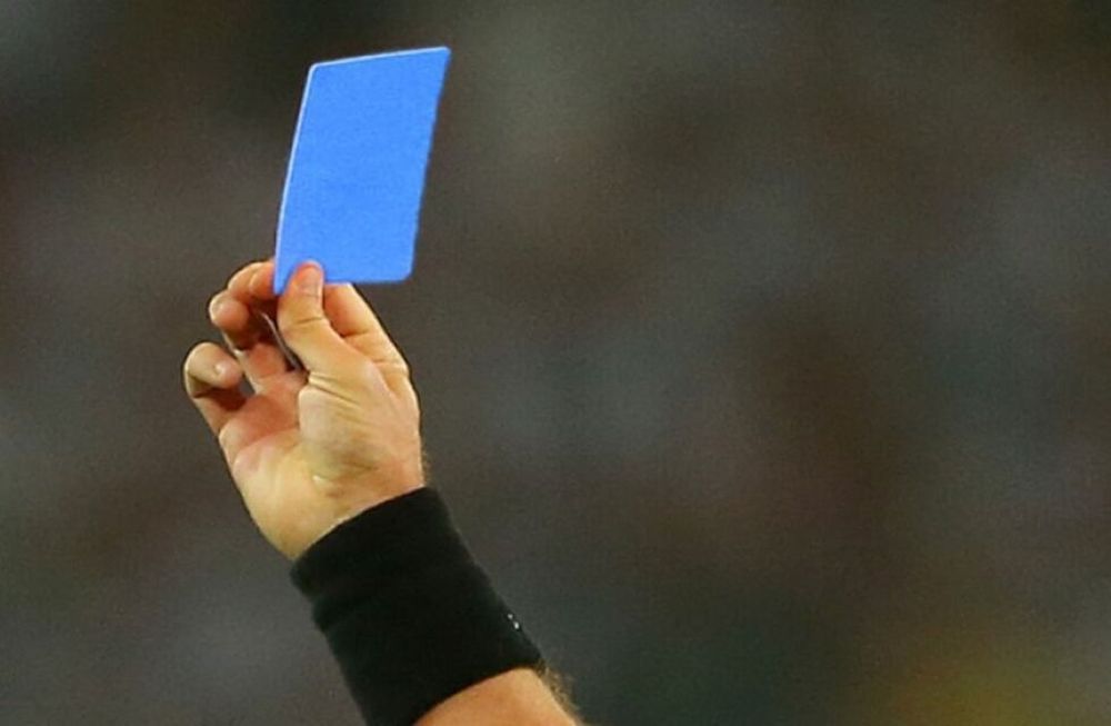 Se viene la tarjeta Azul en el fútbol inglés. / Gentileza.