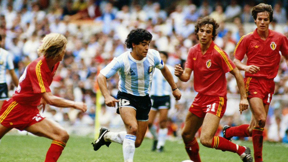 Un tesoro oculto durante décadas: subastan una mítica camiseta de Maradona en el Mundial 86