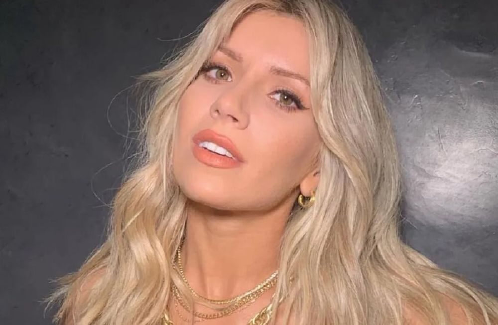 En diminuta bikini, Laurita Fernández posó en una sesión de fotos para el infarto