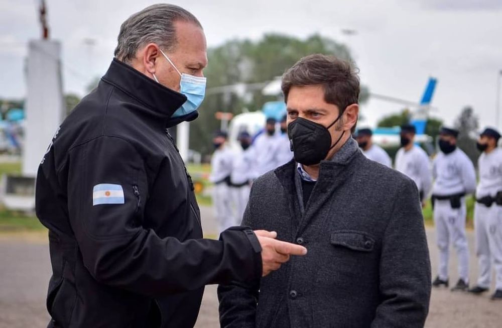 El gobernador y su ministro de Seguridad en el Centro de Comando Operativo en Puente 12, el 18 de junio de 2021. El mandatario fue al lugar a presenciar parte del entrenamiento de la fuerza.