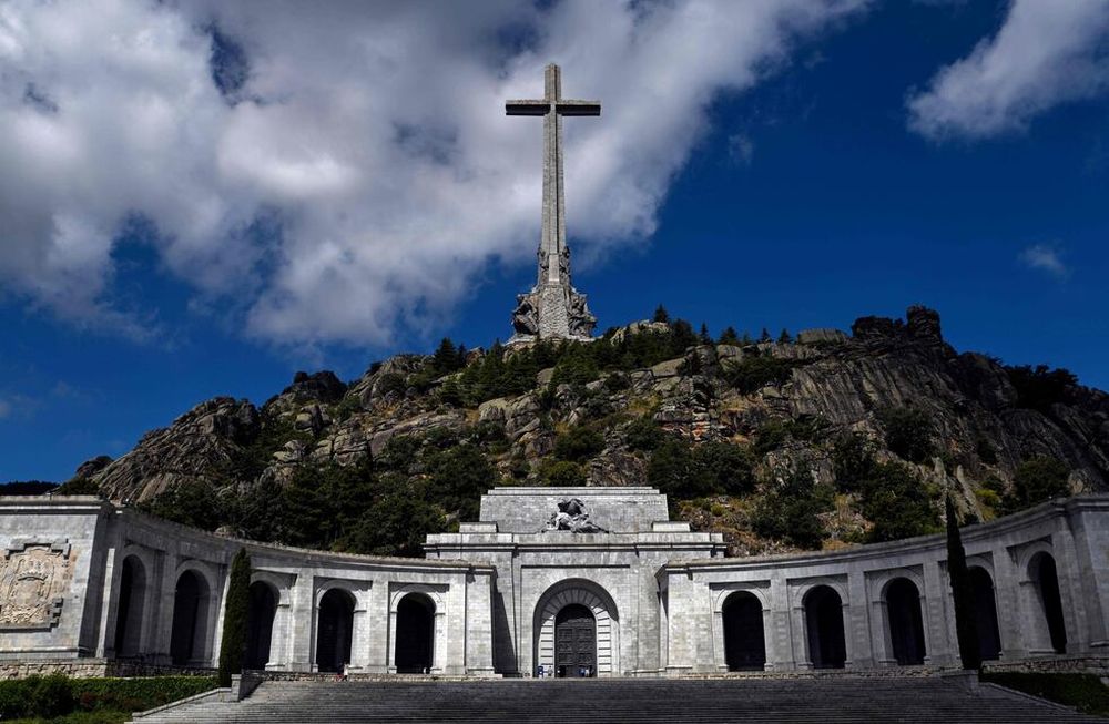 El Parlamento español da luz verde a exhumar a Franco de su mausoleo