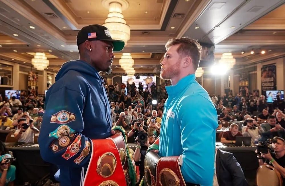 Jermell Charlo y Canelo Álvarez en su último cara a cara antes de la pelea del sábado en Las Vegas, donde expondrás los 4 cinturones de las entidades más importantes.