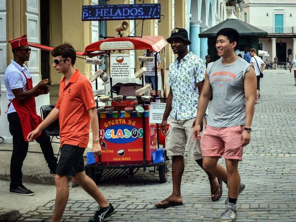 Cuba amplía y abarata el acceso a redes Wi-Fi