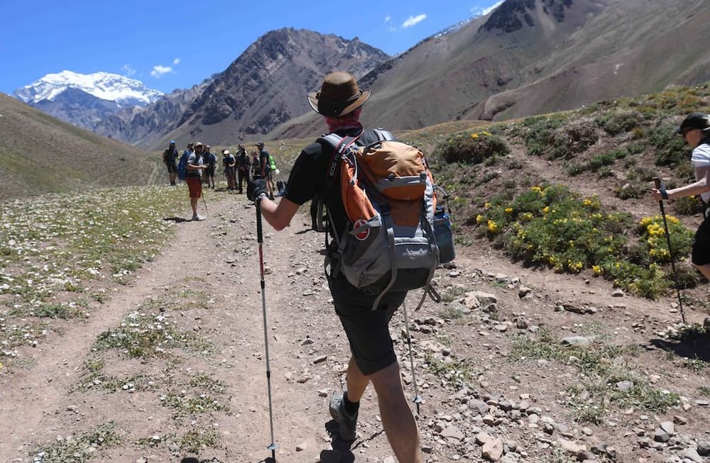 Plataformas dedicadas a prestar servicios para el turismo ubican a Mendoza en el podio de los lugares más recomendados para viajar en otoño. Trekking en el parque Nacional Aconcagua/ Los Andes