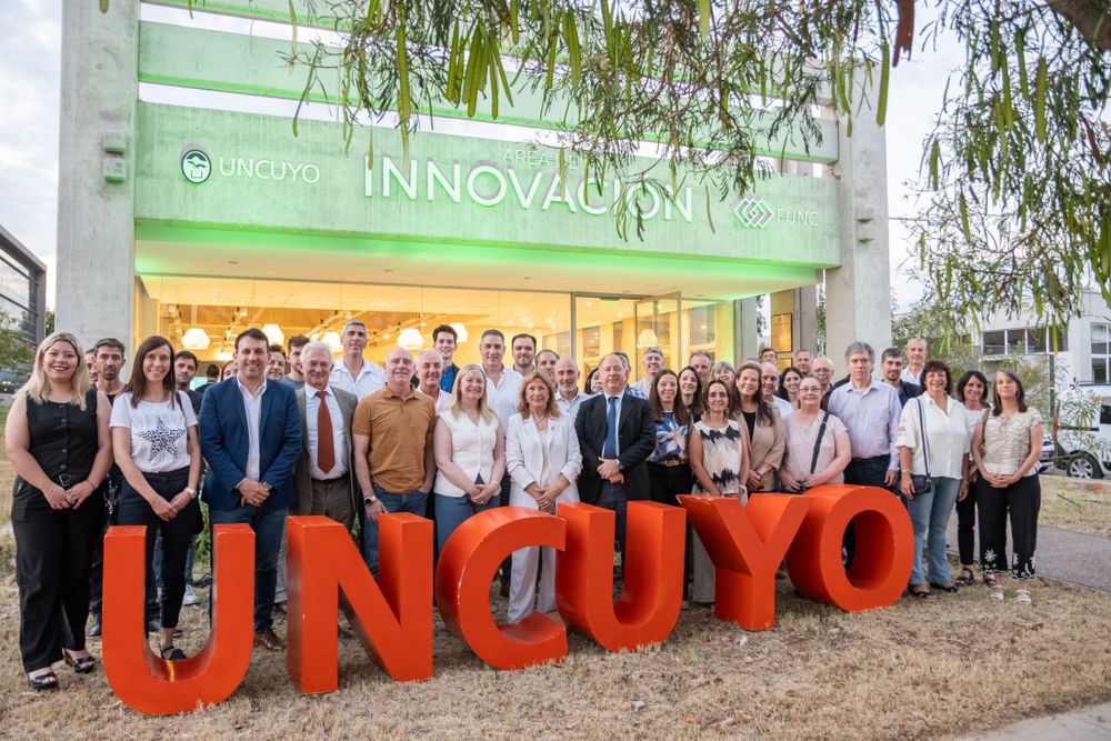 La UNCuyo lanzó una formación en inteligencia artificial para la gestión pública y privada