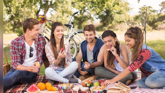Llegan los días lindos, y los picnics no se hacen esperar: buscá en Tienda Los Andes tu set para comer al aire libre