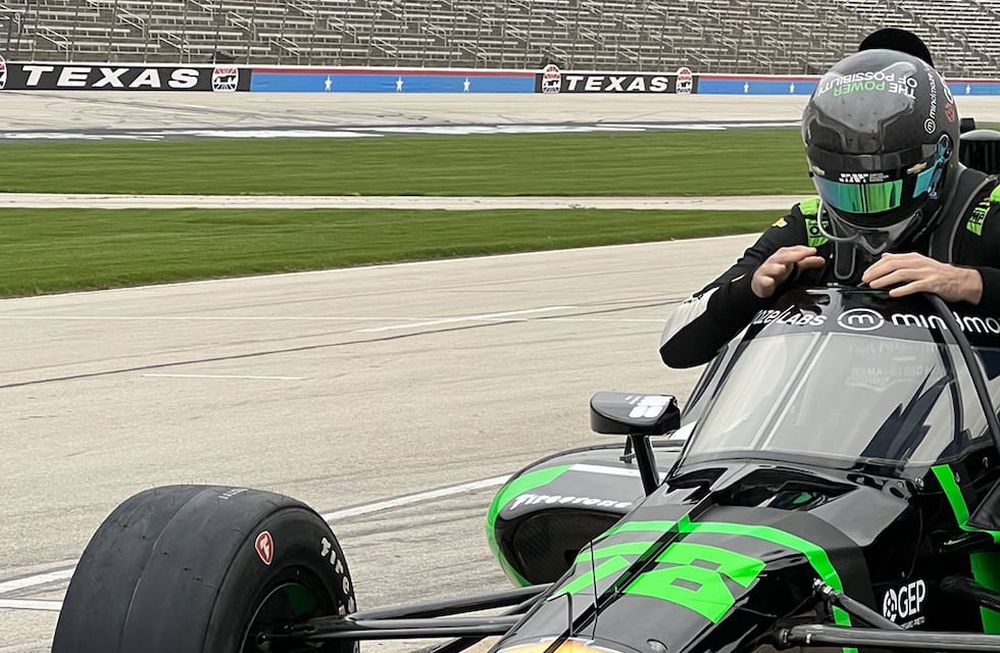 Canapino realizó su rookie test en óvalos