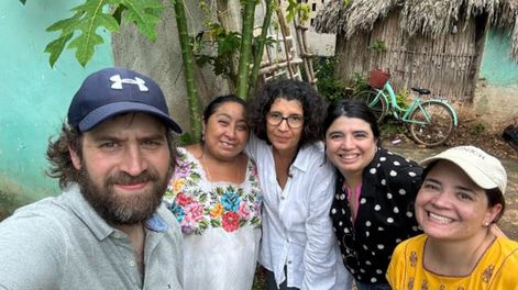 Agrojusto nace de una historia familiar y se convierte en una solución innovadora que empodera a los pequeños agricultores, eliminando intermediarios y fomentando el comercio directo.