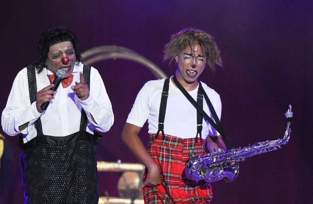 El divertido payaso “Cachipuchi” (derecha) nació y se crió entre las carpas del circo. Desde niño observó a su padre, quien también es clown circense, y siguió sus pasos. | Foto: Mariana Villa / Los Andes