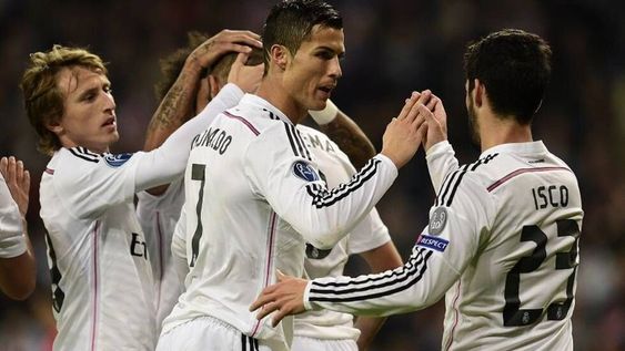 Real Madrid goleó al Rayo Vallecano y recuperó la punta