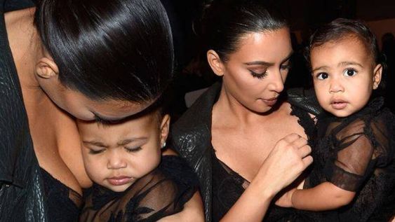 El manual del buen padre... Kim Kardashian olvidó a su hija