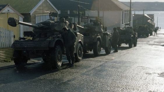 Basta recordar que en el conflicto que prendió la mecha del posterior enfrentamiento con Gran Bretaña, la Armada participó activamente.