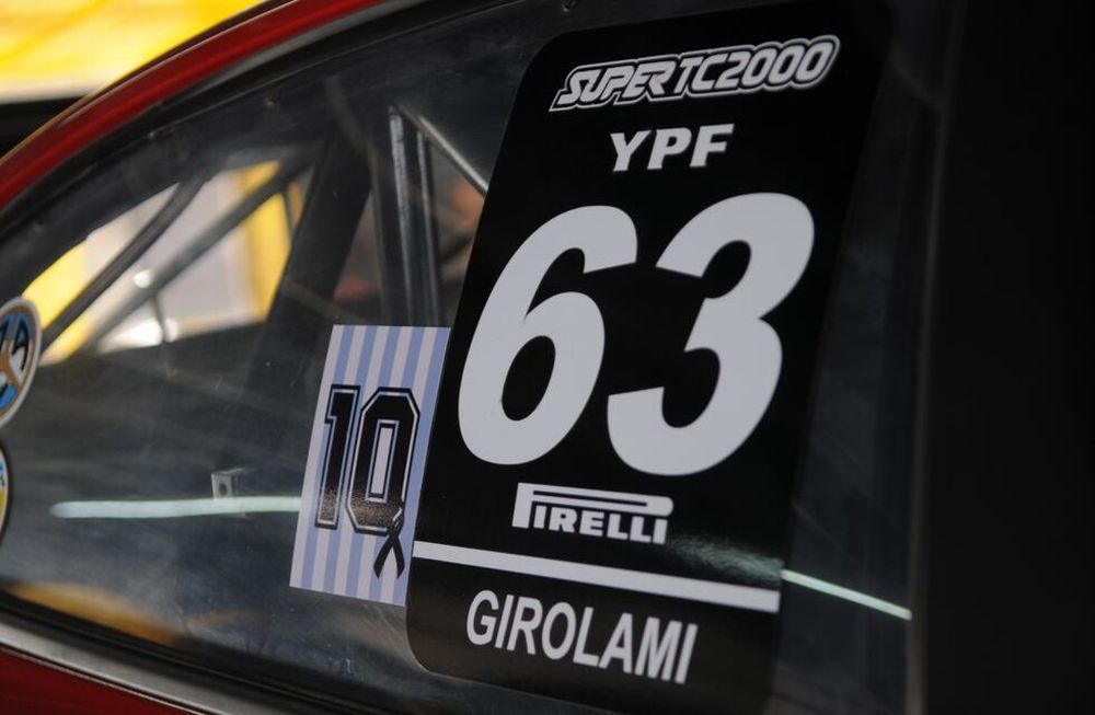 El homenaje de los pilotos del Súper TC2000 a Maradona