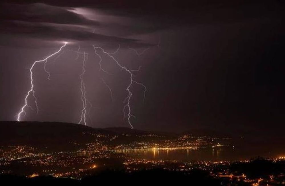 Las personas que se encontraban en el lugar del hecho, se estaban sacando selfies en la torre de vigilancia, que se remonta al siglo XII.
