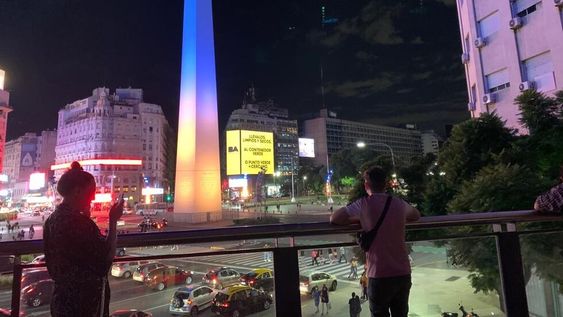 De esta manera la Ciudad de Buenos Aires expresó la solidaridad con el país de Europa del este invadido por la Federación Rusa. Se expresó el pedido de paz y el cese de las acciones hostiles de esta manera en diferentes partes del mundo.