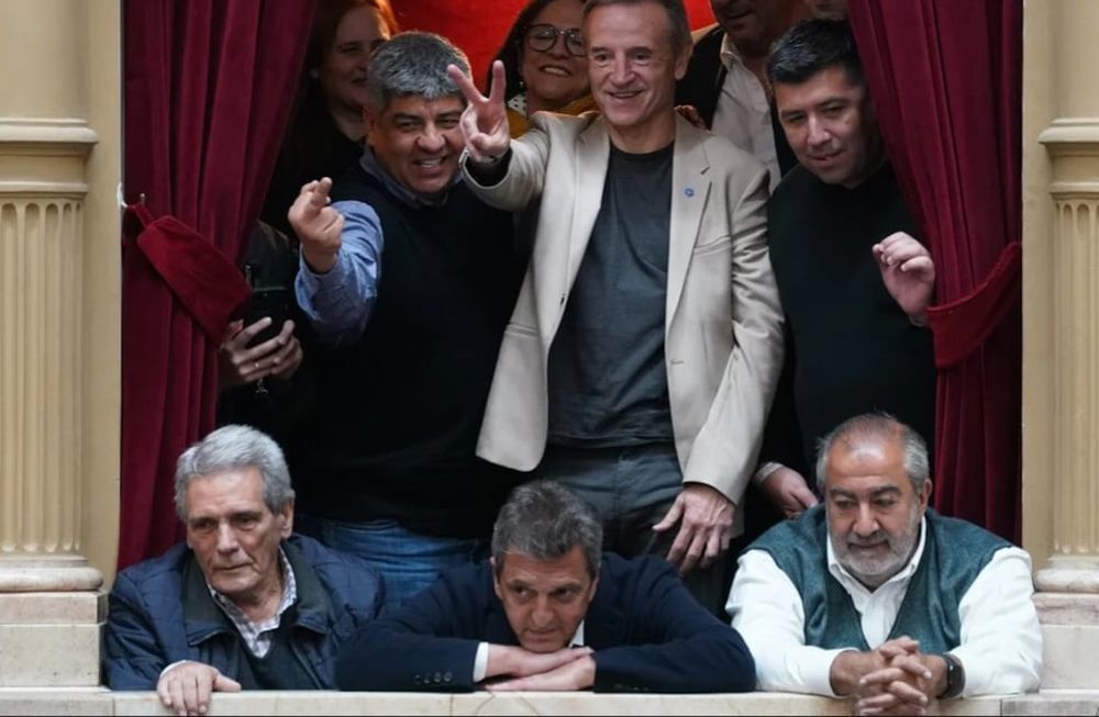 El gesto de fuck you de Pablo Moyano a diputados de Juntos por el Cambio. Gentileza diario Clarín.