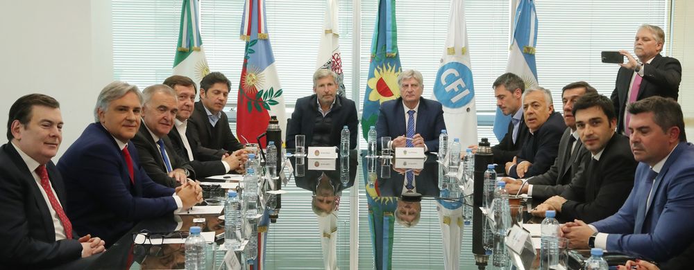 La reunión de los gobernadores, incluido Cornejo, en el CFI (Prensa Gobierno de Mendoza).