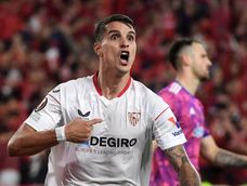 Erik Lamela rescindió su contrato en AEK, decidió retirarse el fútbol y continuaría su carrera como ayudante de campo de Matías Almeyda en Sevilla.&nbsp;