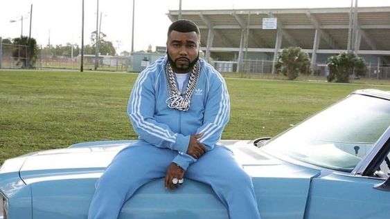 El rapero Diamond “Blue” Smith fue herido de un disparo en un confuso episodio