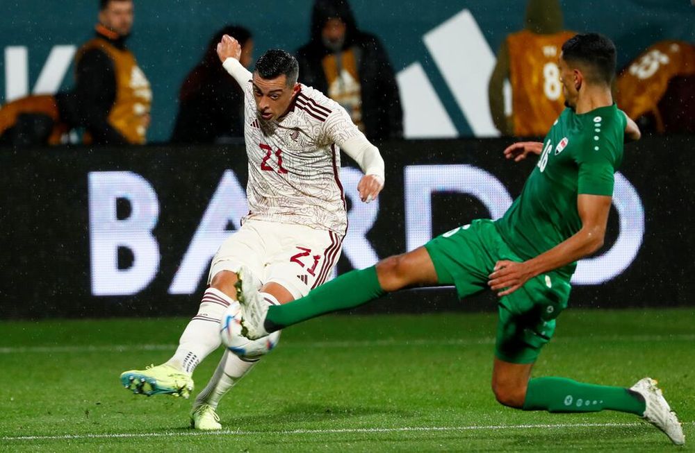 Rogelio Funes Mori, quien pelea un puesto para ir al Mundial, marcó un gol para México en el amistoso con Irak.