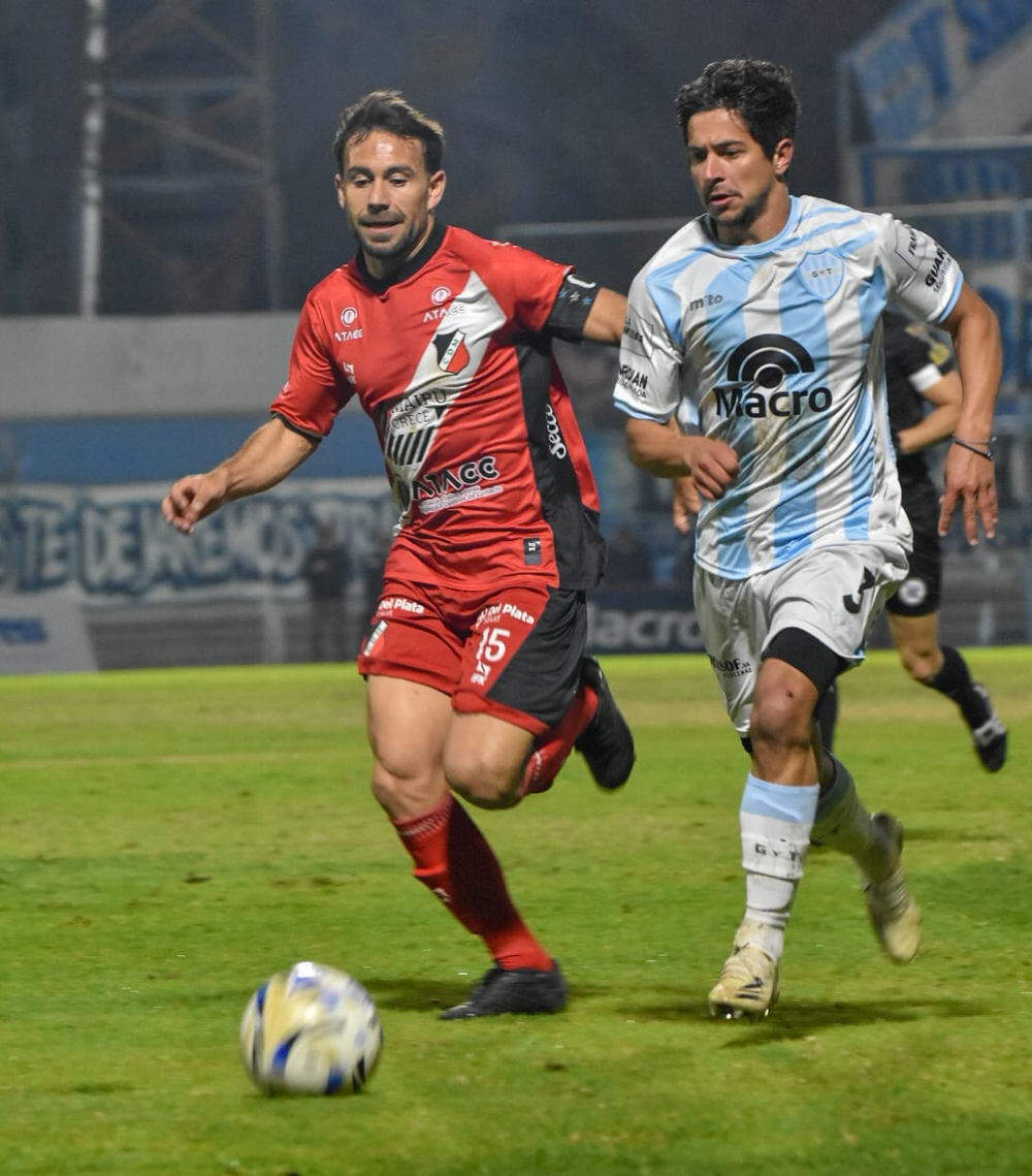 Turnen und Schießen von Salta gegen Deportivo Maipú