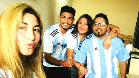 Pablo Chacón y su familia. El ex campeón del mundo de boxeo analiza su carrera y su presente.