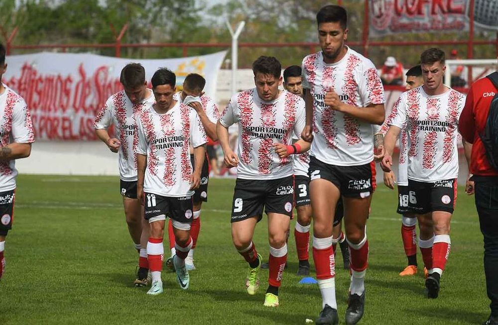 Huracán sufrió un duro revés ante Argentino de Monte Maíz. / LOS ANDES.